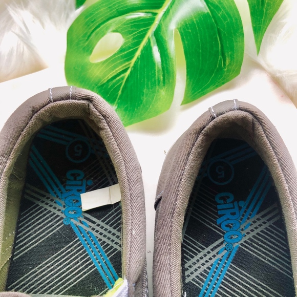 circo gray slip on sneakers - Picture 4 of 5